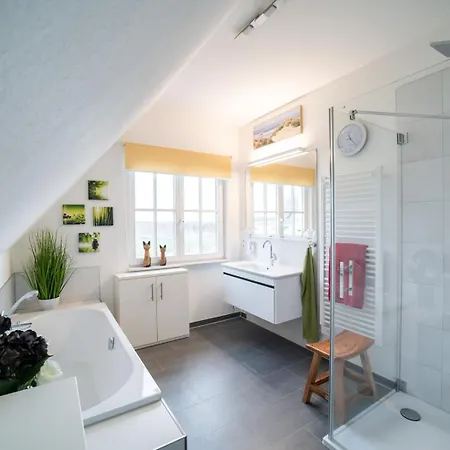 Holiday home Ruegenblick 24 *